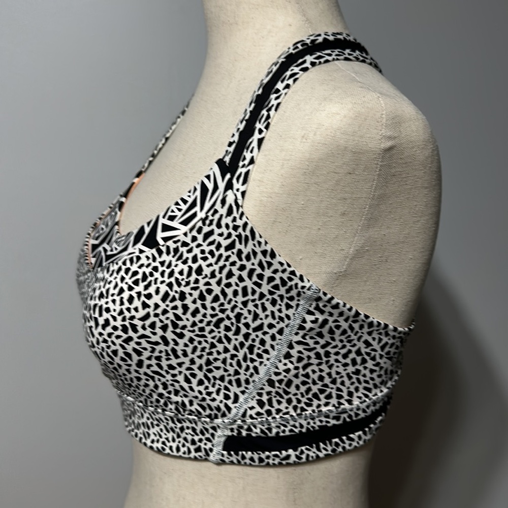Lululemon Racerback Bra Size 6 - Picture 2 of 6